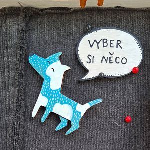 Dešťový pejsek, dřevěná brož